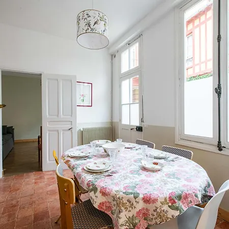 Holiday home Maison Historique - Chateau De Versailles *
